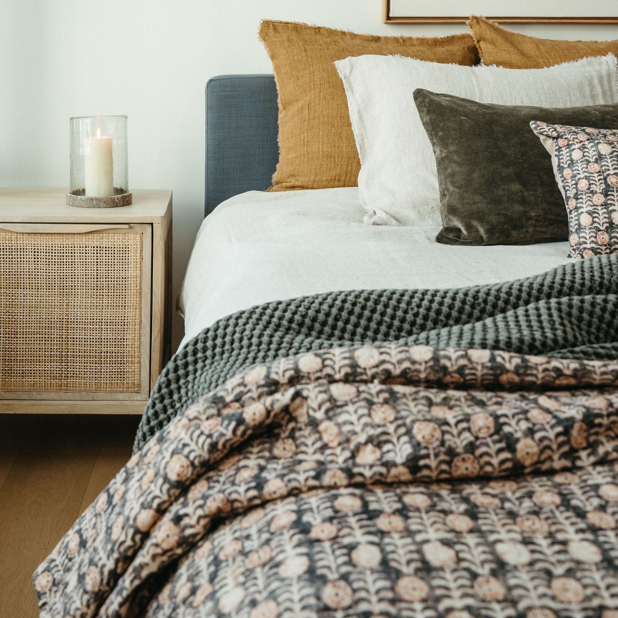 Stonewashed Waffle Bed Blanket | Charcoal