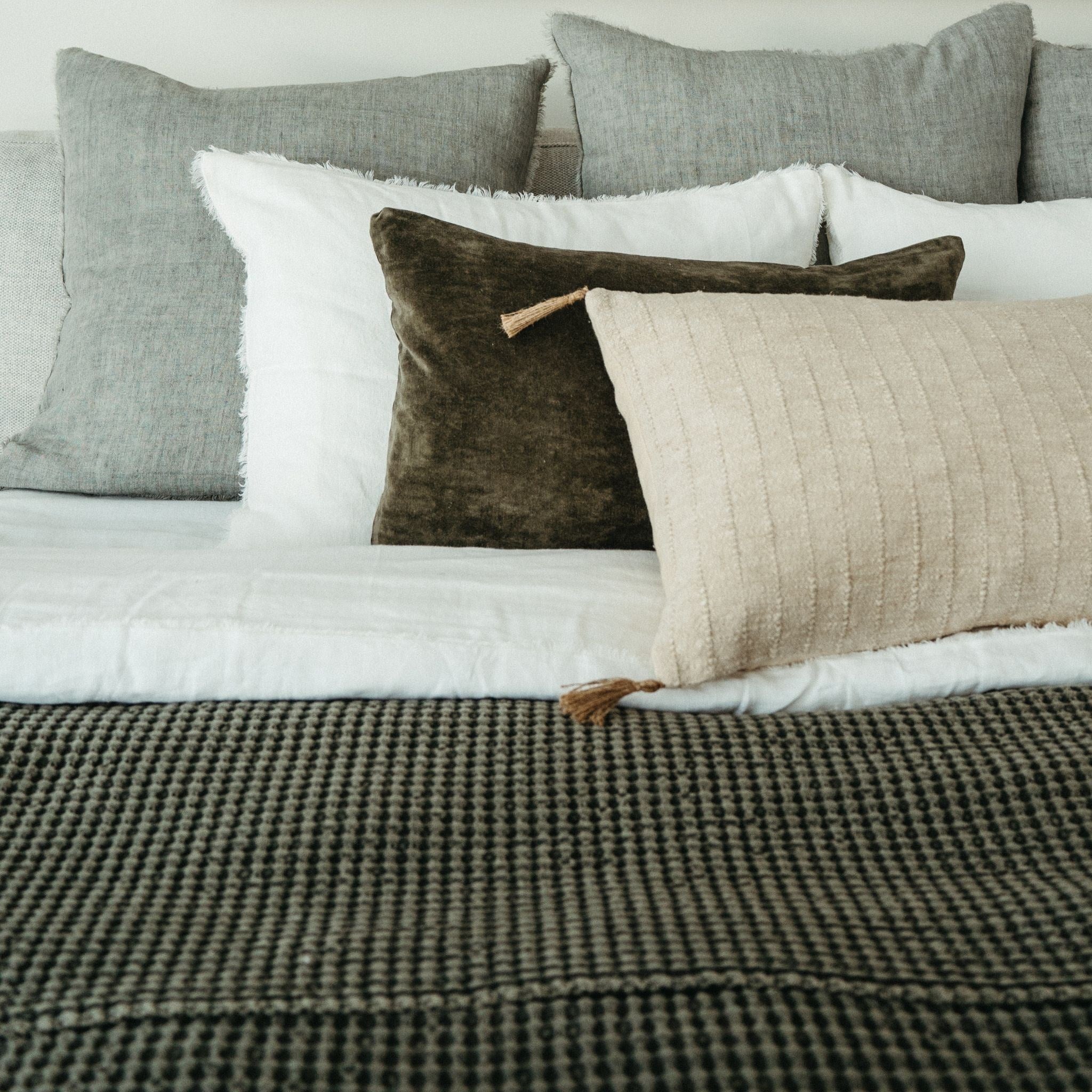 Stonewashed Waffle Bed Blanket | Charcoal